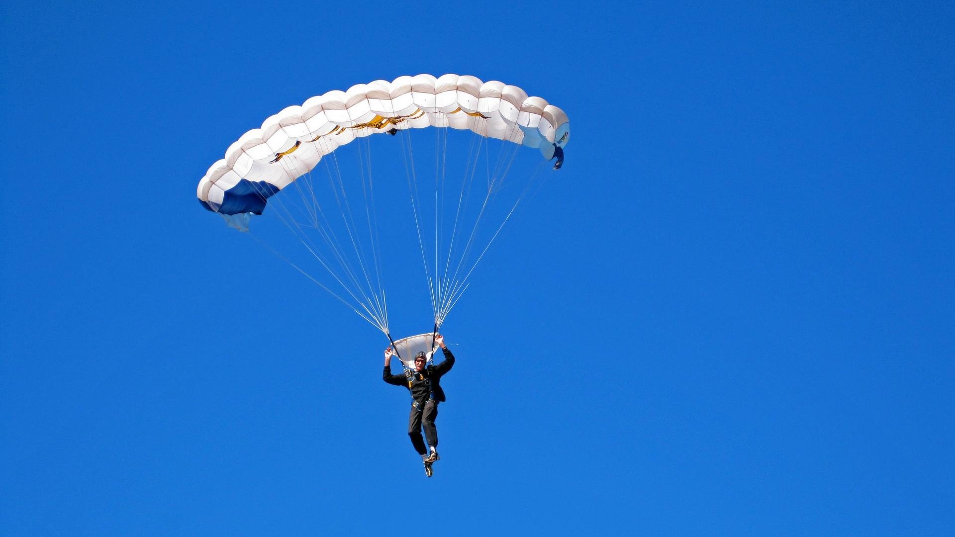 “激烈战役：球迷热血沸腾的最新精彩对决”，激烈战斗是什么意思